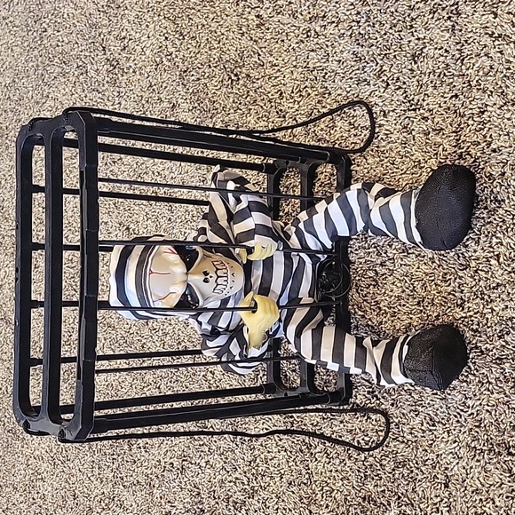 NWOT spooky hanging talking skeleton 💀 in cages with motion sensor - Picture 4 of 6